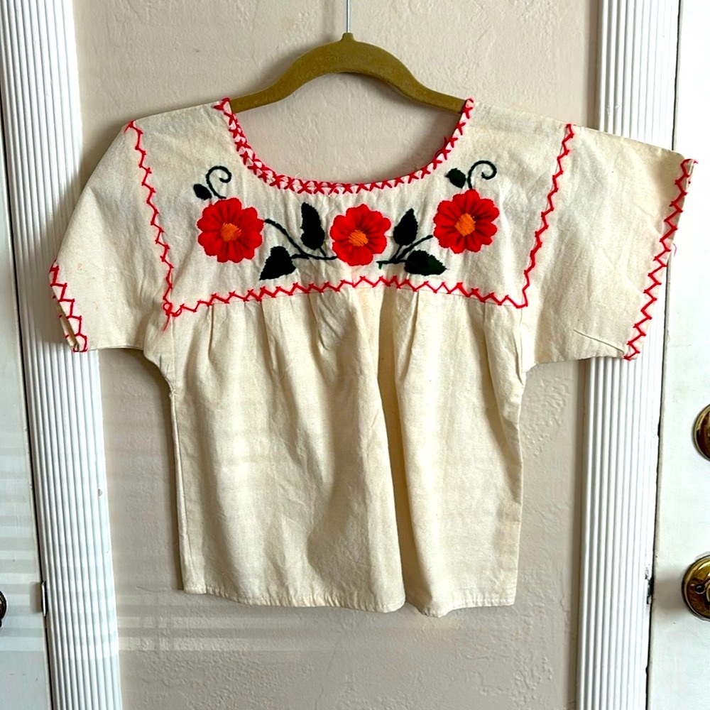 Embroidered Floral Top. Sz XS